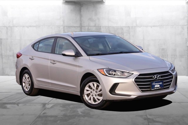 Used 2018 Hyundai Elantra SE with VIN 5NPD74LF8JH279917 for sale in Hazelwood, MO