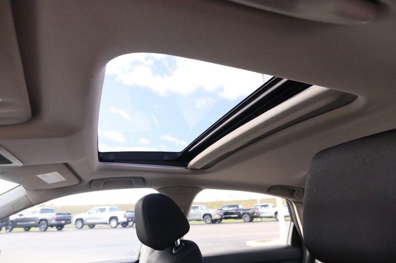 Honda Civic Sedan Vehicle Image 08