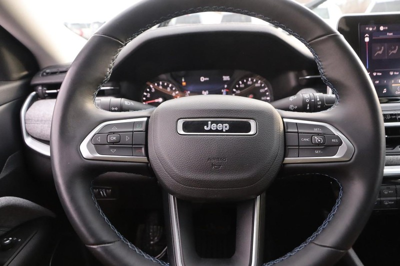 Jeep Compass Vehicle Image 10