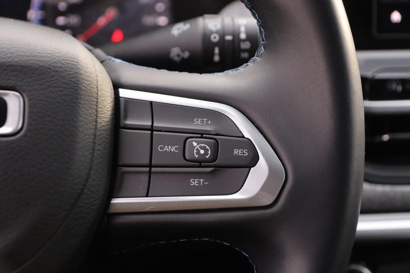 Jeep Compass Vehicle Image 12