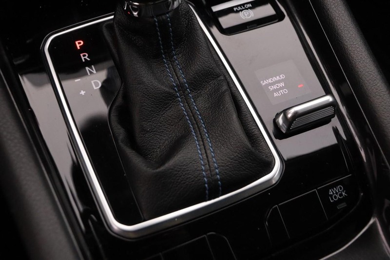 Jeep Compass Vehicle Image 18