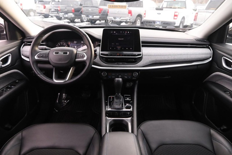 Jeep Compass Vehicle Image 20