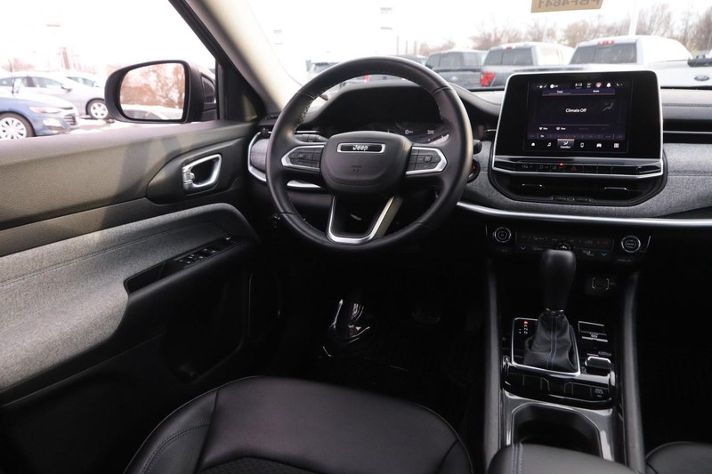 Jeep Compass Vehicle Image 21