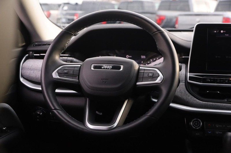 Jeep Compass Vehicle Image 22