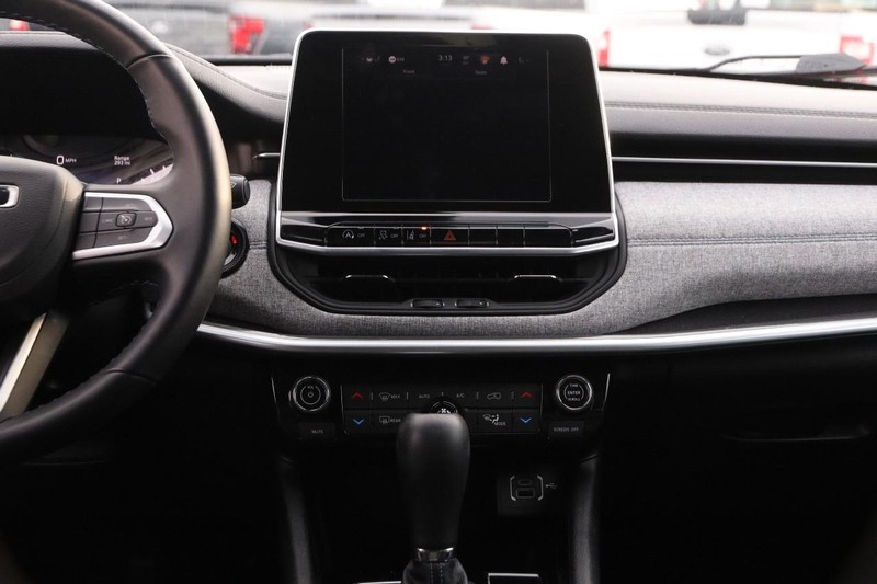 Jeep Compass Vehicle Image 23