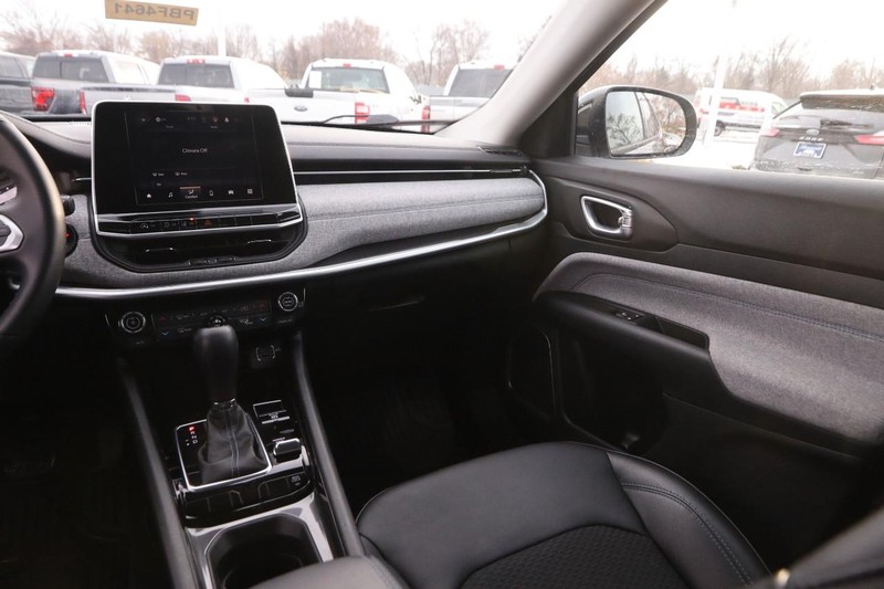 Jeep Compass Vehicle Image 24