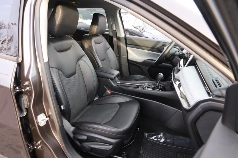 Jeep Compass Vehicle Image 25