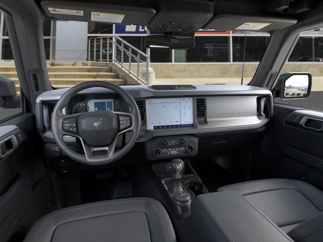 Ford Bronco Vehicle Full-screen Gallery Image 9