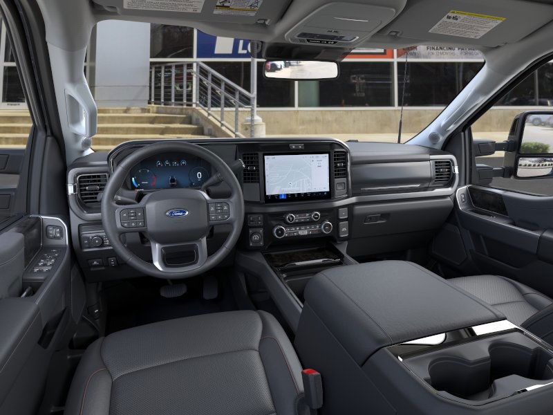 Ford Super Duty F-350 SRW Vehicle Full-screen Gallery Image 9