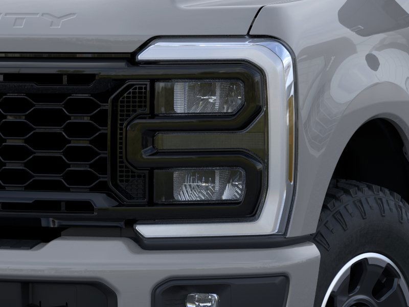Ford Super Duty F-350 SRW Vehicle Full-screen Gallery Image 18