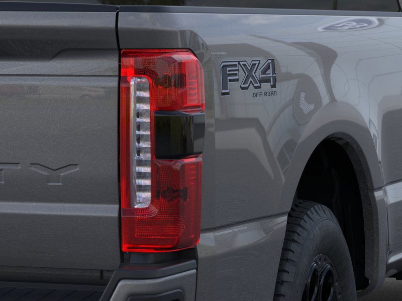Ford Super Duty F-350 SRW Vehicle Image 21