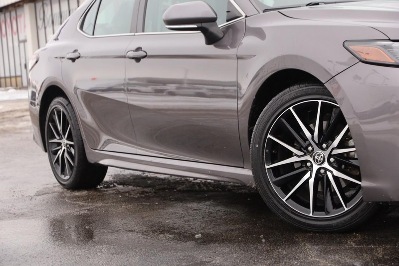 Toyota Camry Vehicle Image 03