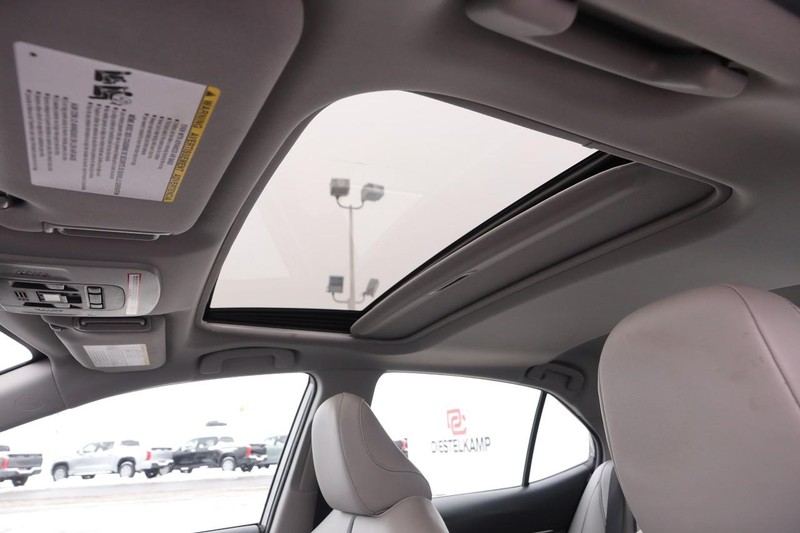 Toyota Camry Vehicle Image 08