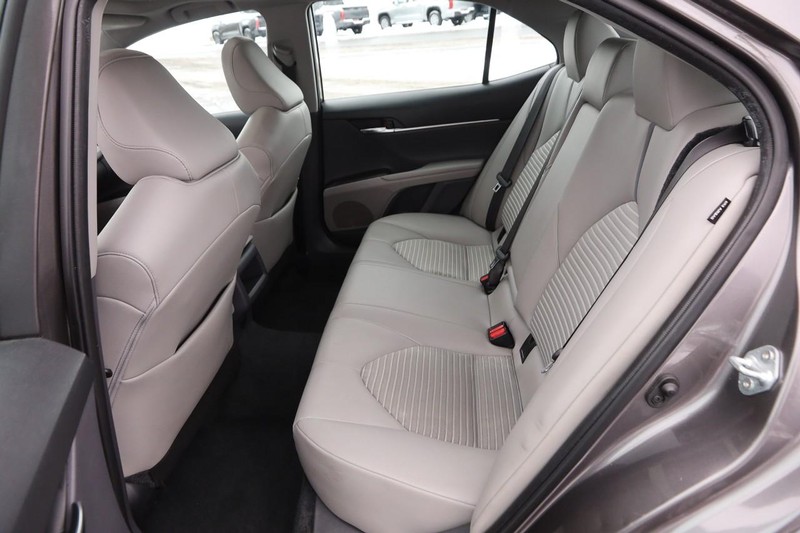 Toyota Camry Vehicle Image 10