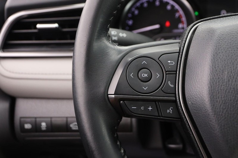 Toyota Camry Vehicle Image 12