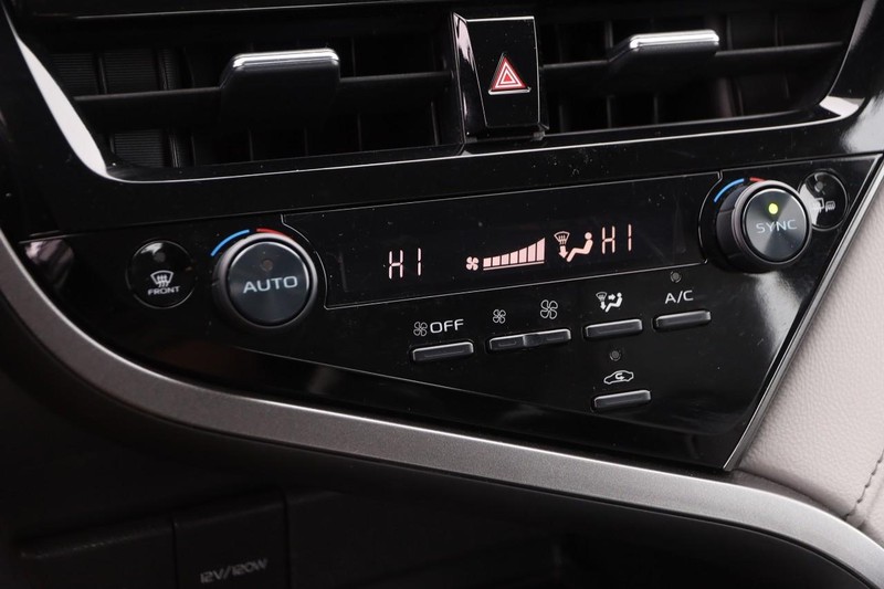 Toyota Camry Vehicle Image 18