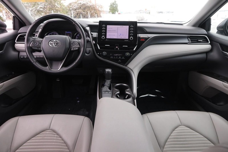 Toyota Camry Vehicle Image 21