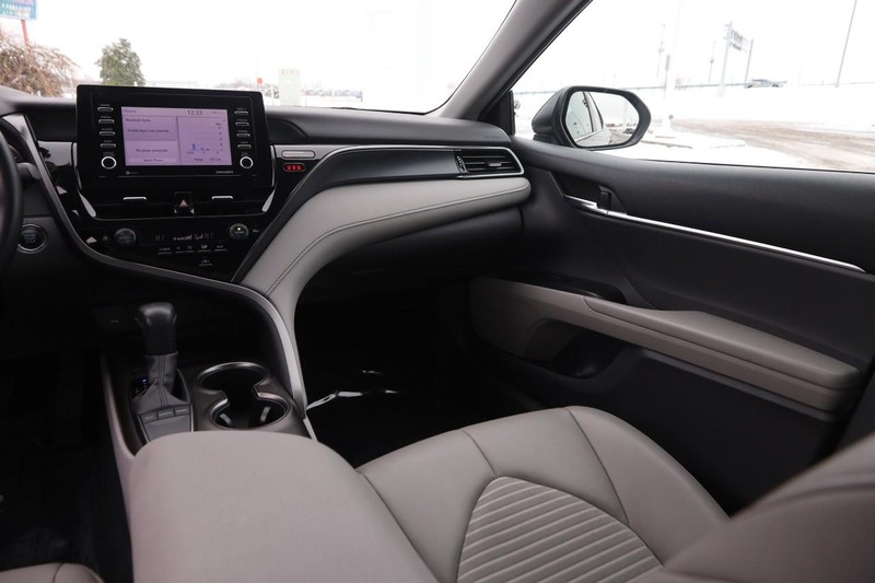 Toyota Camry Vehicle Image 25
