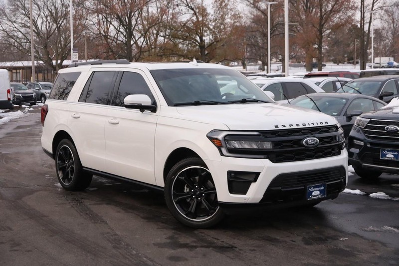 Ford Expedition Vehicle Image 02