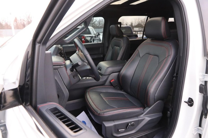 Ford Expedition Vehicle Image 10
