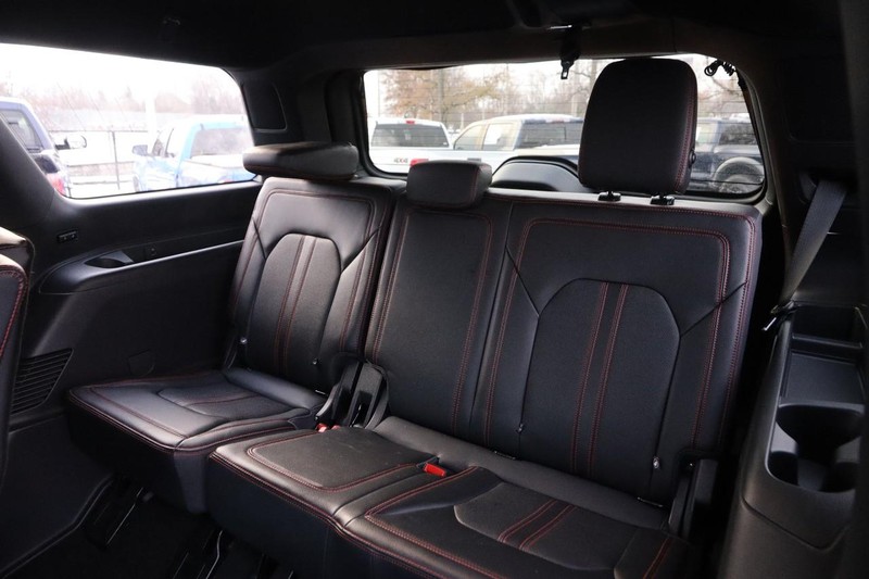 Ford Expedition Vehicle Image 12