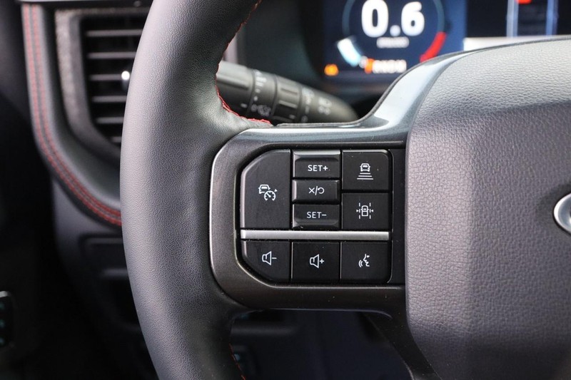 Ford Expedition Vehicle Image 14