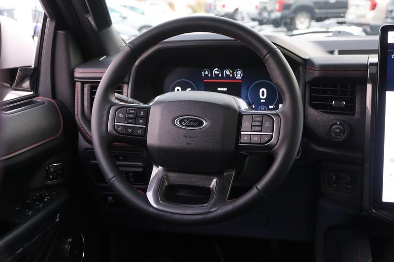 Ford Expedition Vehicle Image 26