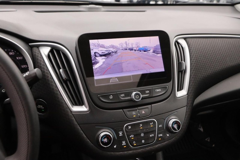 Chevrolet Malibu Vehicle Image 16