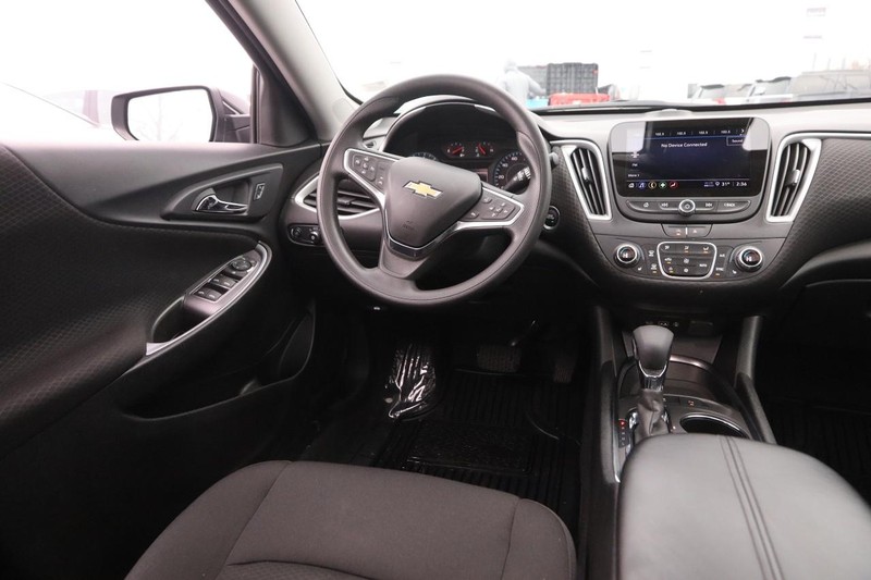 Chevrolet Malibu Vehicle Image 21
