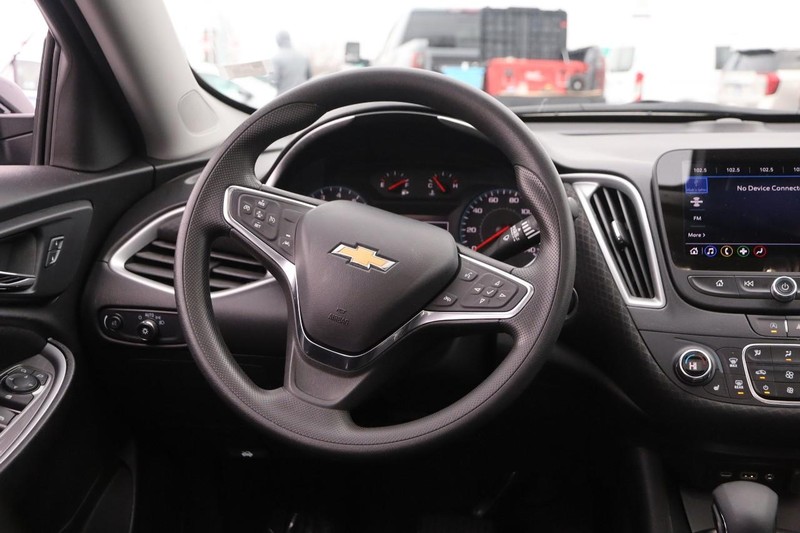 Chevrolet Malibu Vehicle Image 22