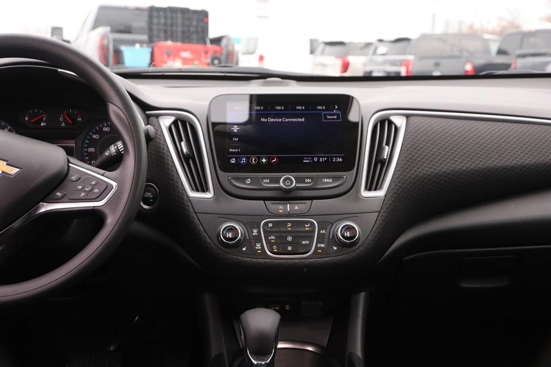 Chevrolet Malibu Vehicle Image 23