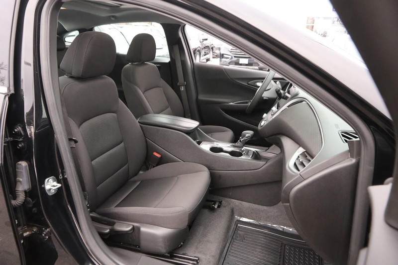 Chevrolet Malibu Vehicle Image 25