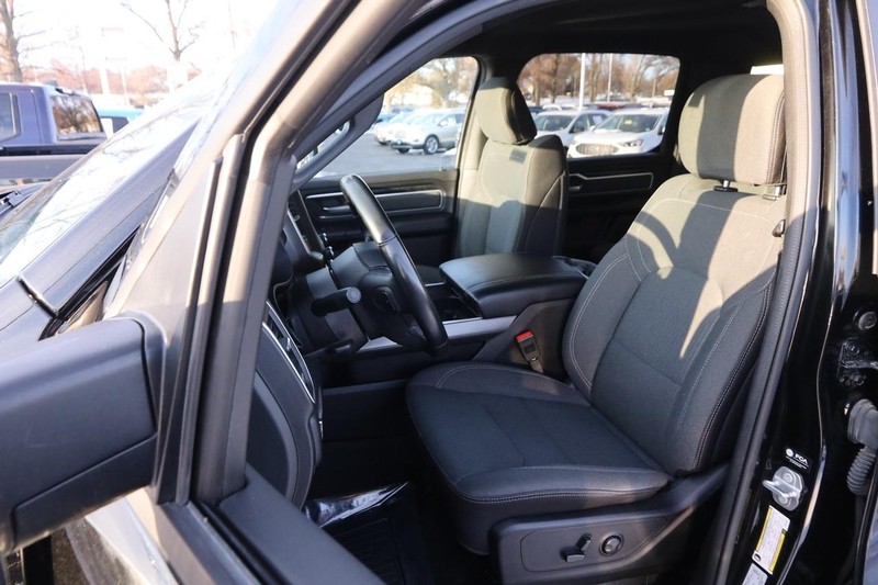 Ram 1500 Vehicle Full-screen Gallery Image 7