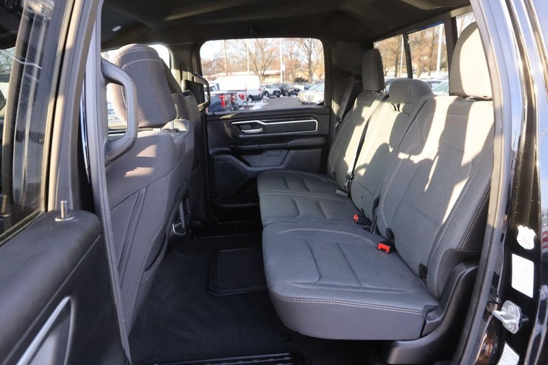 Ram 1500 Vehicle Full-screen Gallery Image 8