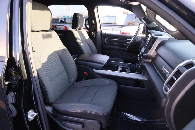 Ram 1500 Vehicle Full-screen Gallery Image 24