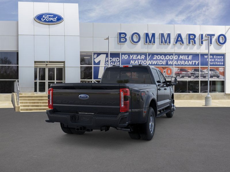 Ford Super Duty F-350 DRW Vehicle Full-screen Gallery Image 8