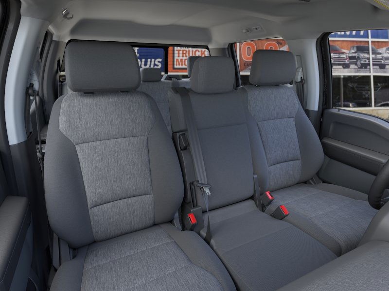 Ford Super Duty F-350 DRW Vehicle Full-screen Gallery Image 10