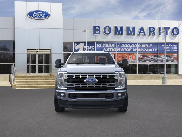 Ford Super Duty F-550 DRW Vehicle Image 06