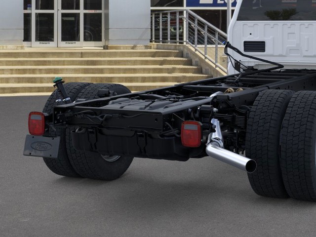 Ford Super Duty F-550 DRW Vehicle Image 21