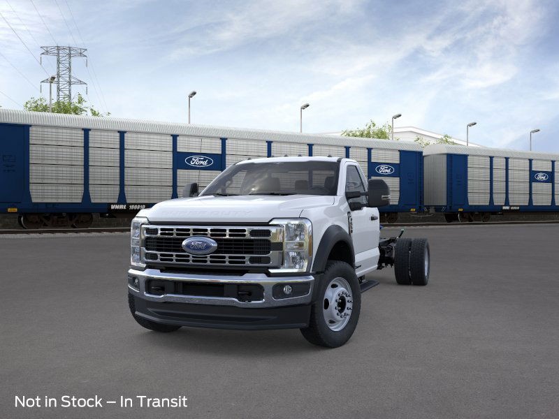 Ford Super Duty F-550 DRW Vehicle Full-screen Gallery Image 2