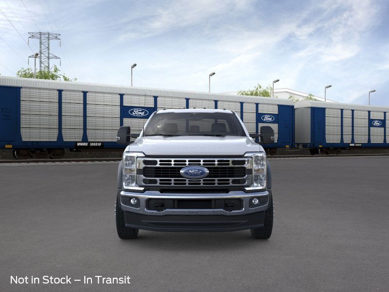 Ford Super Duty F-550 DRW Vehicle Full-screen Gallery Image 6