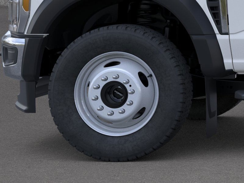 Ford Super Duty F-550 DRW Vehicle Full-screen Gallery Image 19
