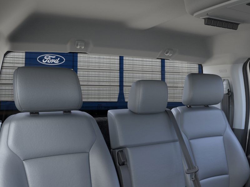 Ford Super Duty F-550 DRW Vehicle Full-screen Gallery Image 22