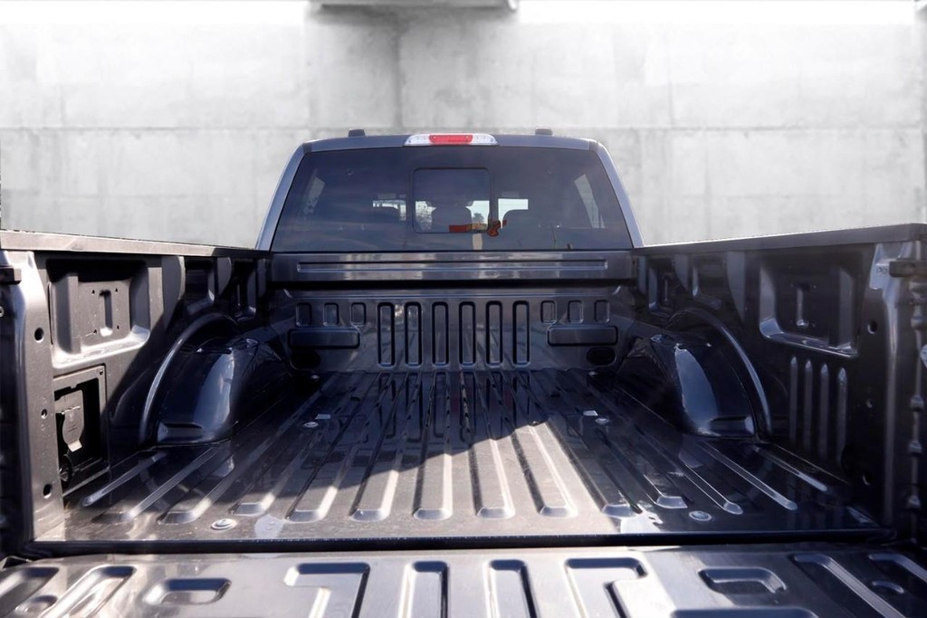 Ford F-150 Vehicle Full-screen Gallery Image 7