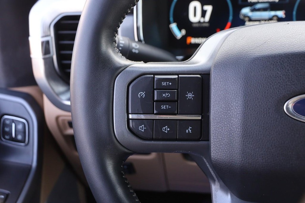 Ford F-150 Vehicle Full-screen Gallery Image 11