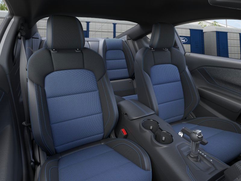 Ford Mustang Vehicle Full-screen Gallery Image 10