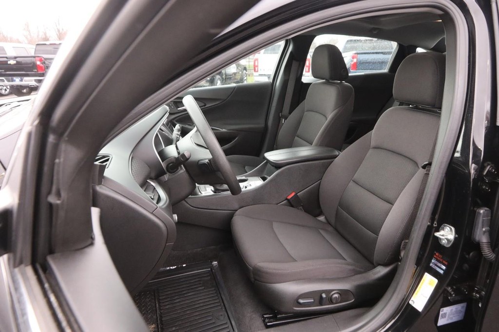 Chevrolet Malibu Vehicle Image 08