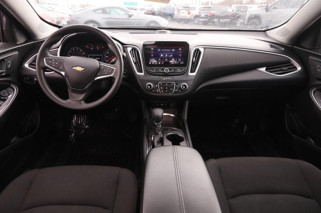 Chevrolet Malibu Vehicle Image 21