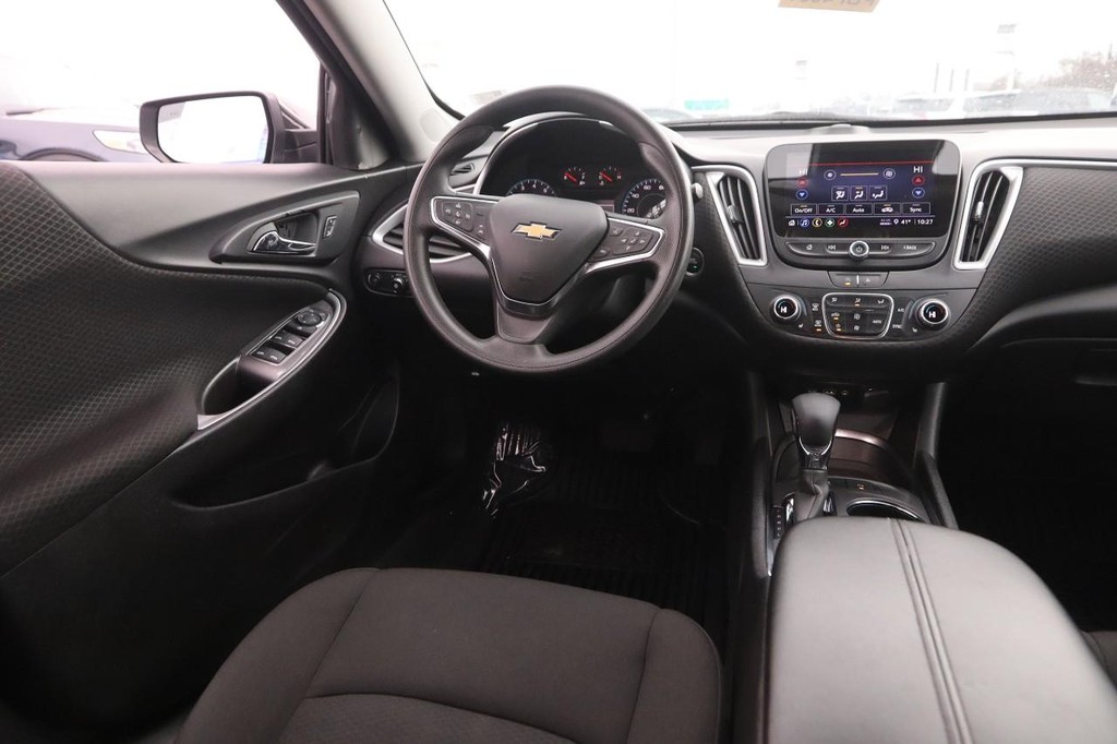 Chevrolet Malibu Vehicle Image 22