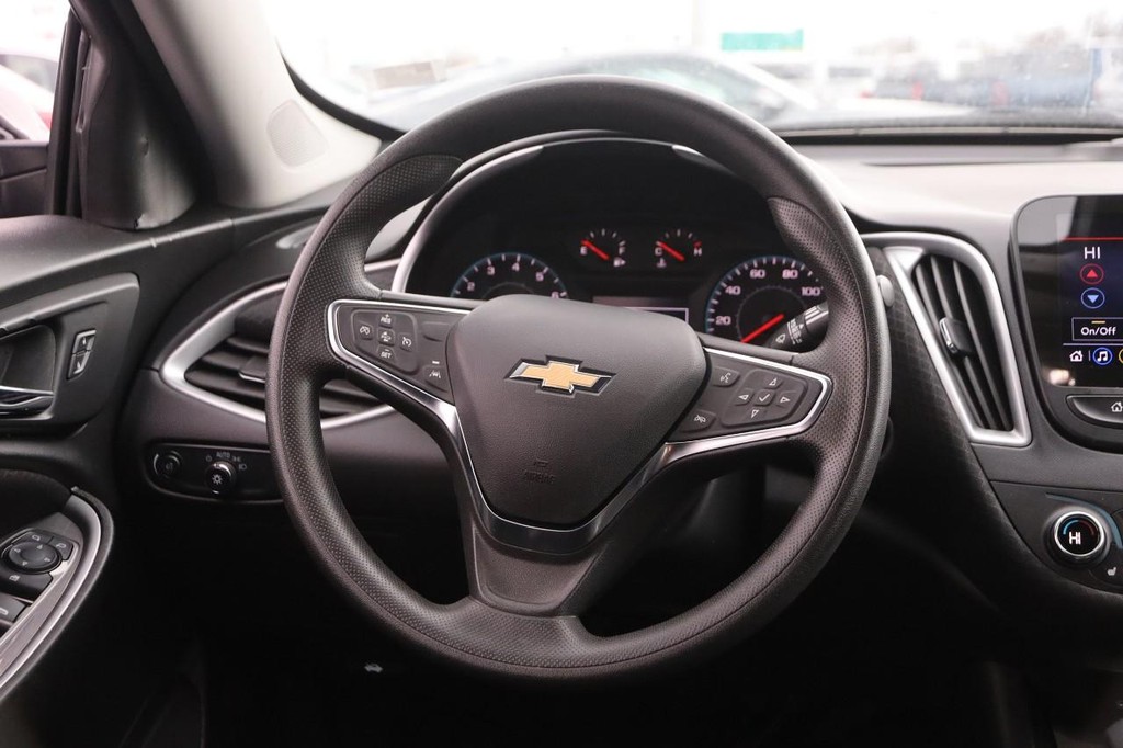 Chevrolet Malibu Vehicle Image 23